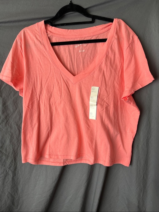Universal Thread Tops - Universal Thread Coral V-Neck Short Sleeve Tee